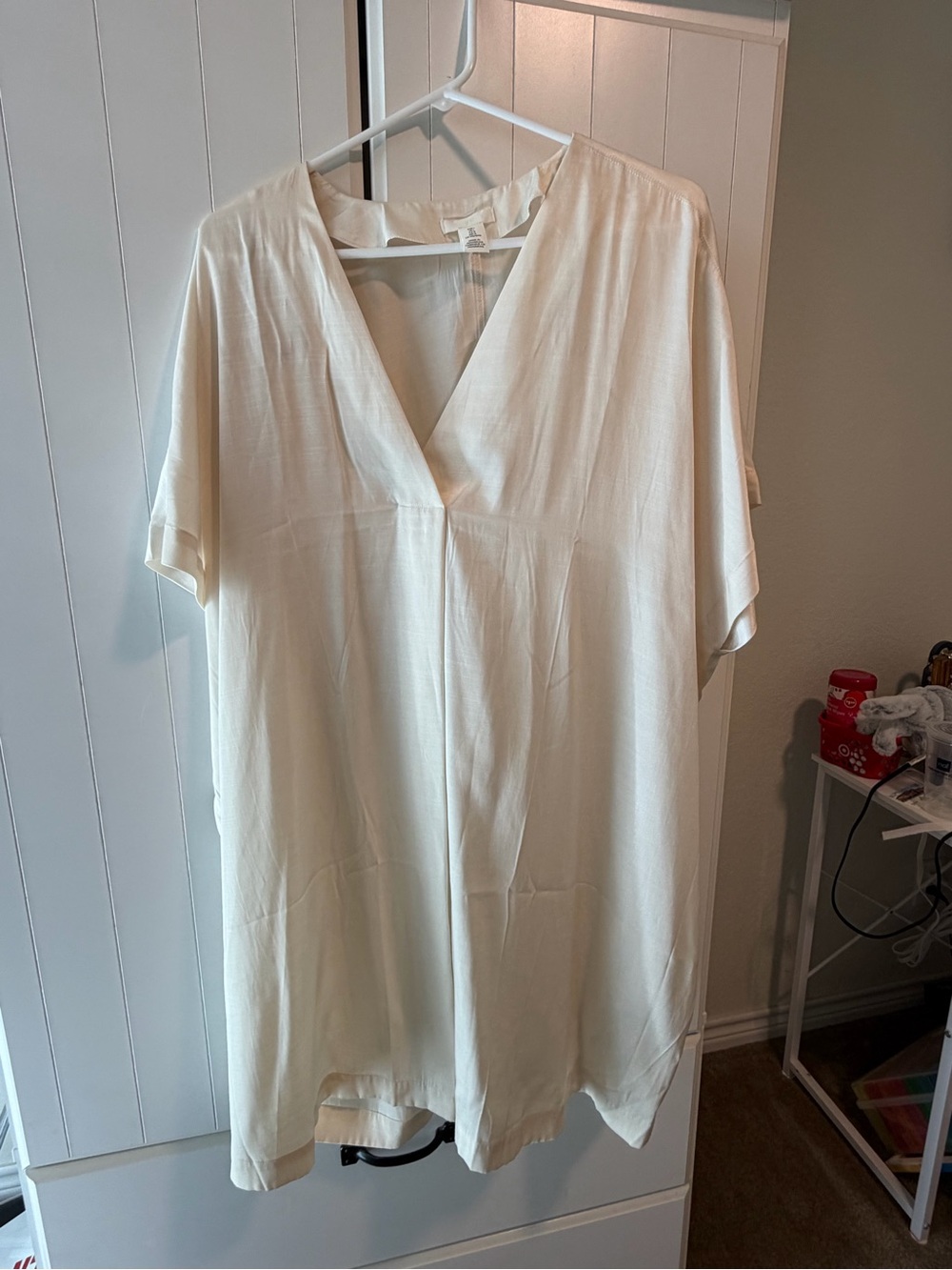 NWOT H&M Cream V-Neck Short Sleeve Tunic